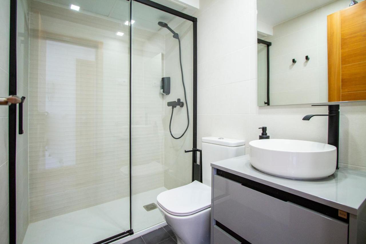 Apartamentos Castilla Luz Business Madrid Kültér fotó