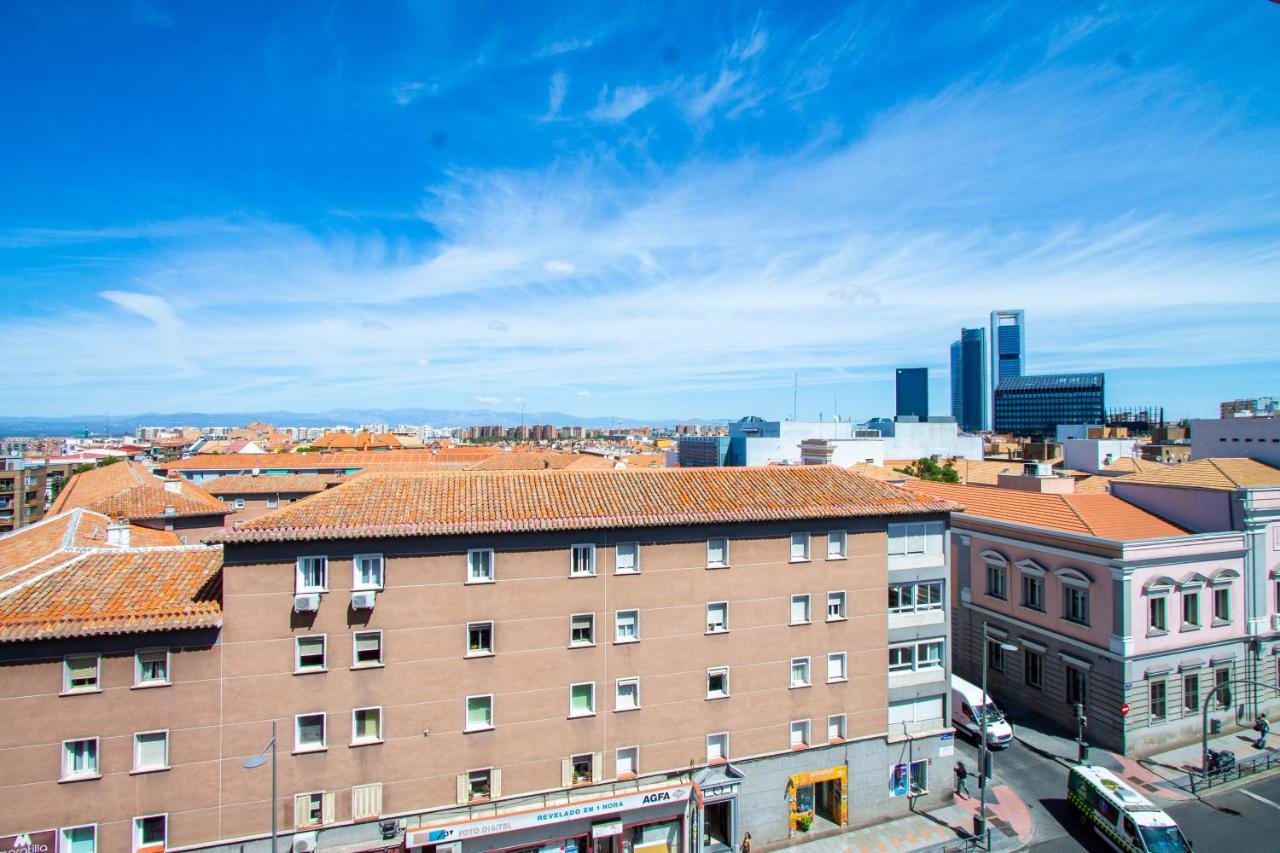 Apartamentos Castilla Luz Business Madrid Kültér fotó